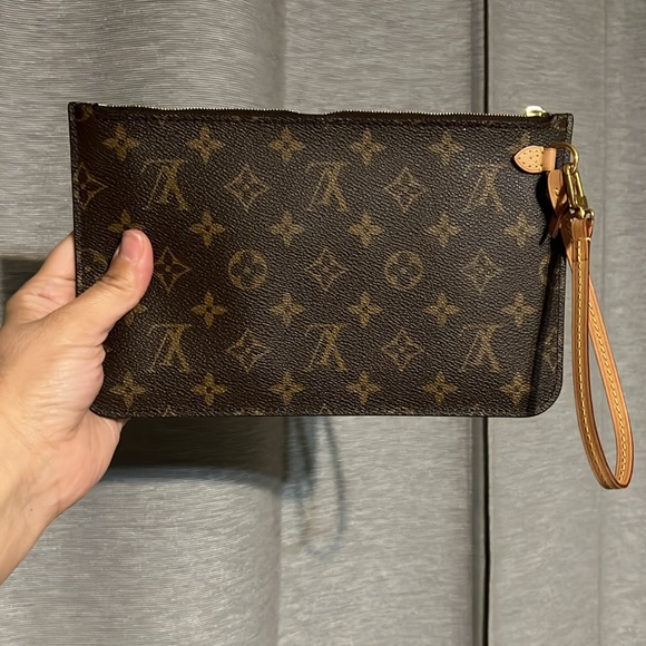 Louis Vuitton Monogram Nevderfull Wristlet - Picture 3 of 8